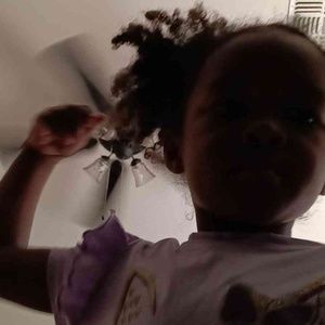 Meet your Posher, Crystal